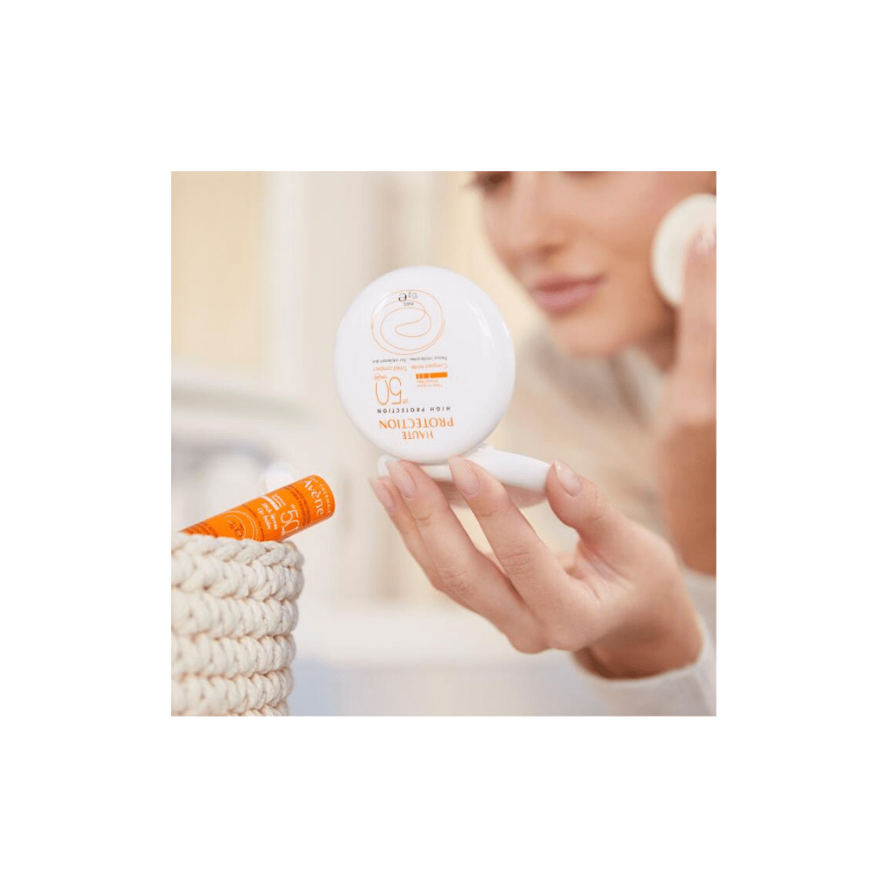 Avene Eau Thermale Spf50 Renkli Güneş Koruyucu Compact Krem Fondöten  10 gr