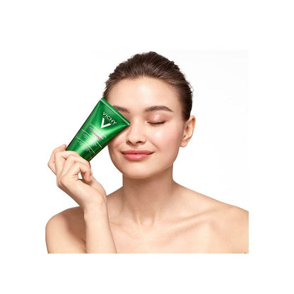 Vichy Normaderm Yağlı Ciltlere Özel Parlama Karşıtı Temizleyici 125ml